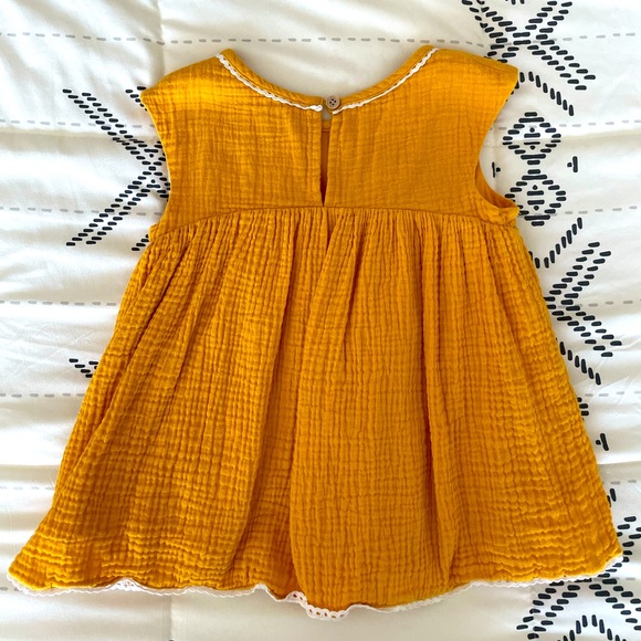 OshKosh 5T , sleeveless blouse. - Picture 2 of 4